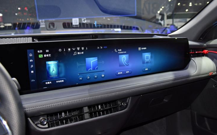 EVOS将智能化玩得让纯电车羞愧？EVO视讯平台11米巨幅横屏！福特(图3)
