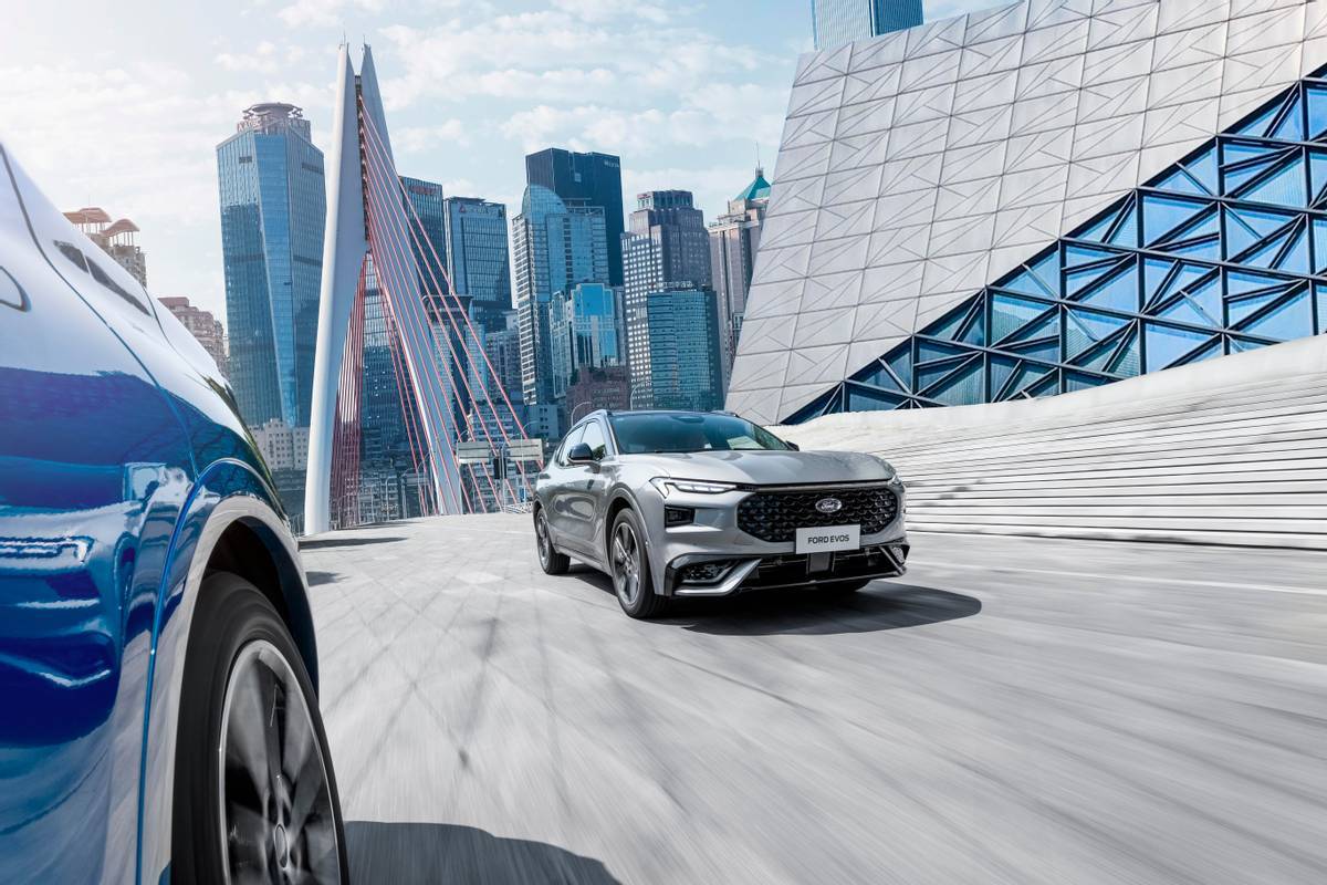 EVOS将智能化玩得让纯电车羞愧？EVO视讯平台11米巨幅横屏！福特(图5)